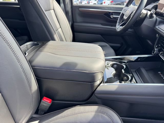 Used 2025 Chevrolet Suburban High Country image 6