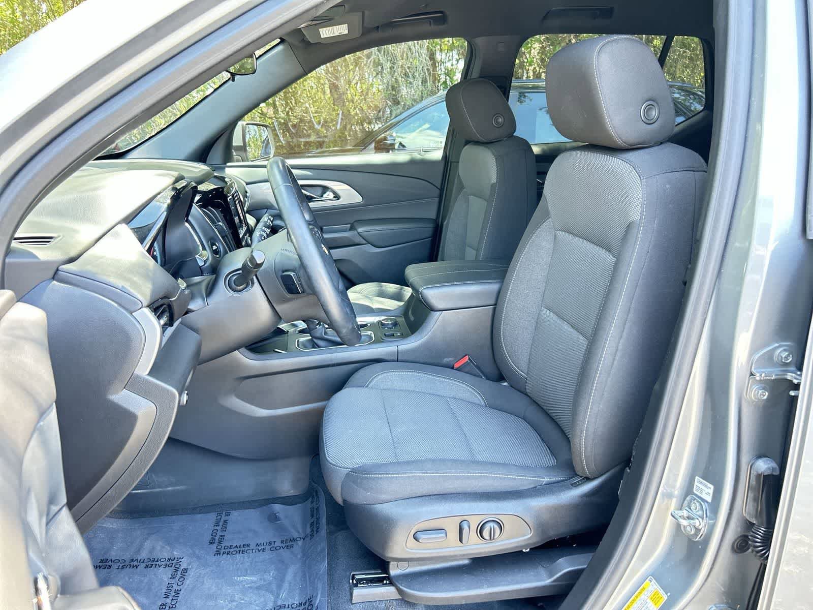 Used 2023 Chevrolet Traverse LT FWD image 11