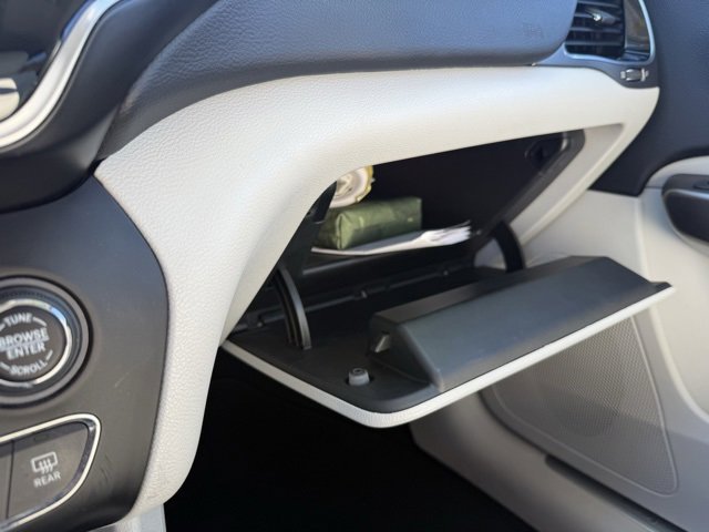 Certified 2020 Jeep Cherokee Limited image 27