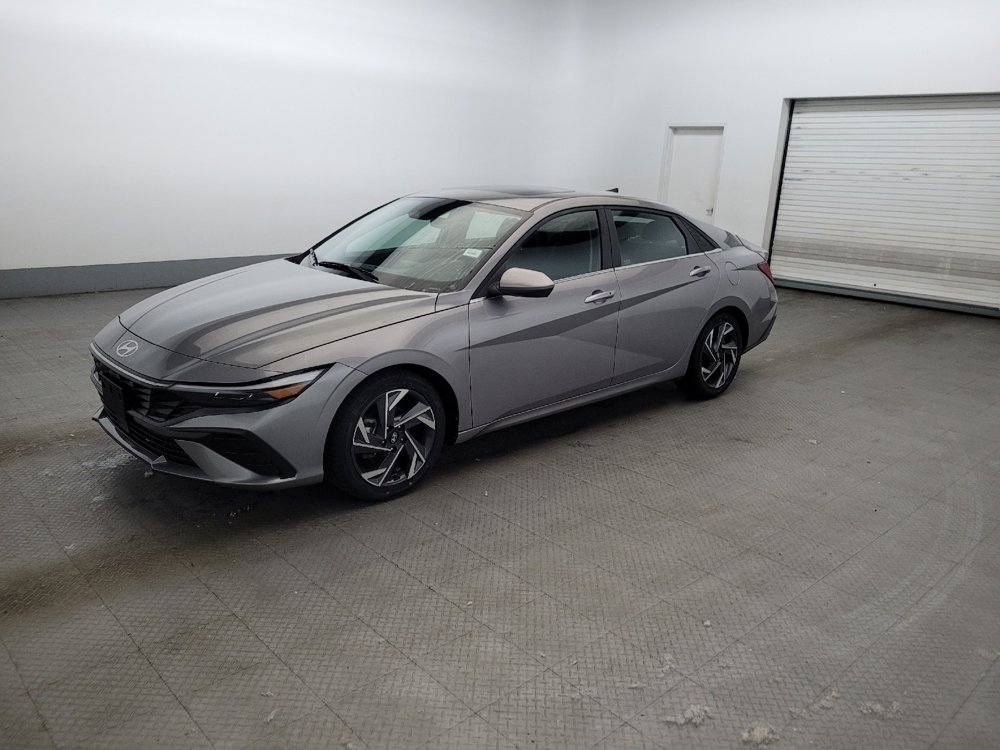 Used 2025 Hyundai Elantra SEL FWD image 2
