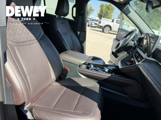 Used 2025 Ford Explorer Platinum w/ LUX Leather Package AWD/4WD image 38