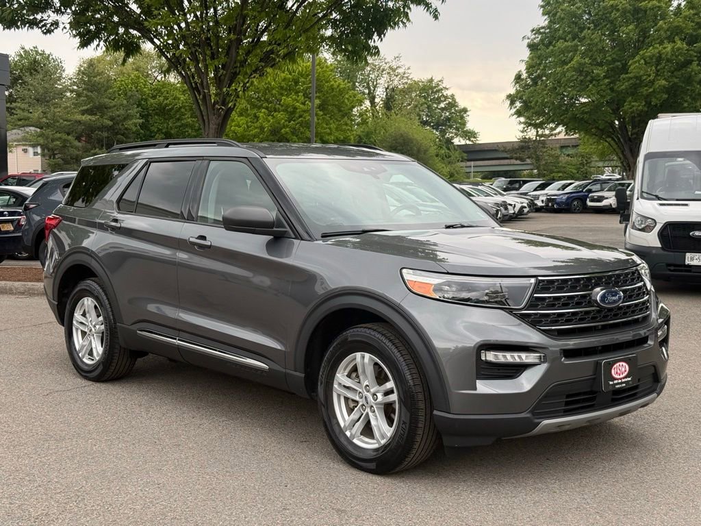 Used 2022 Ford Explorer XLT w/ Equipment Group 202A AWD/4WD image 4