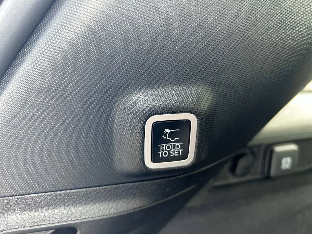 Used 2023 Jeep Grand Cherokee Overland w/ Luxury Tech Group IV image 14