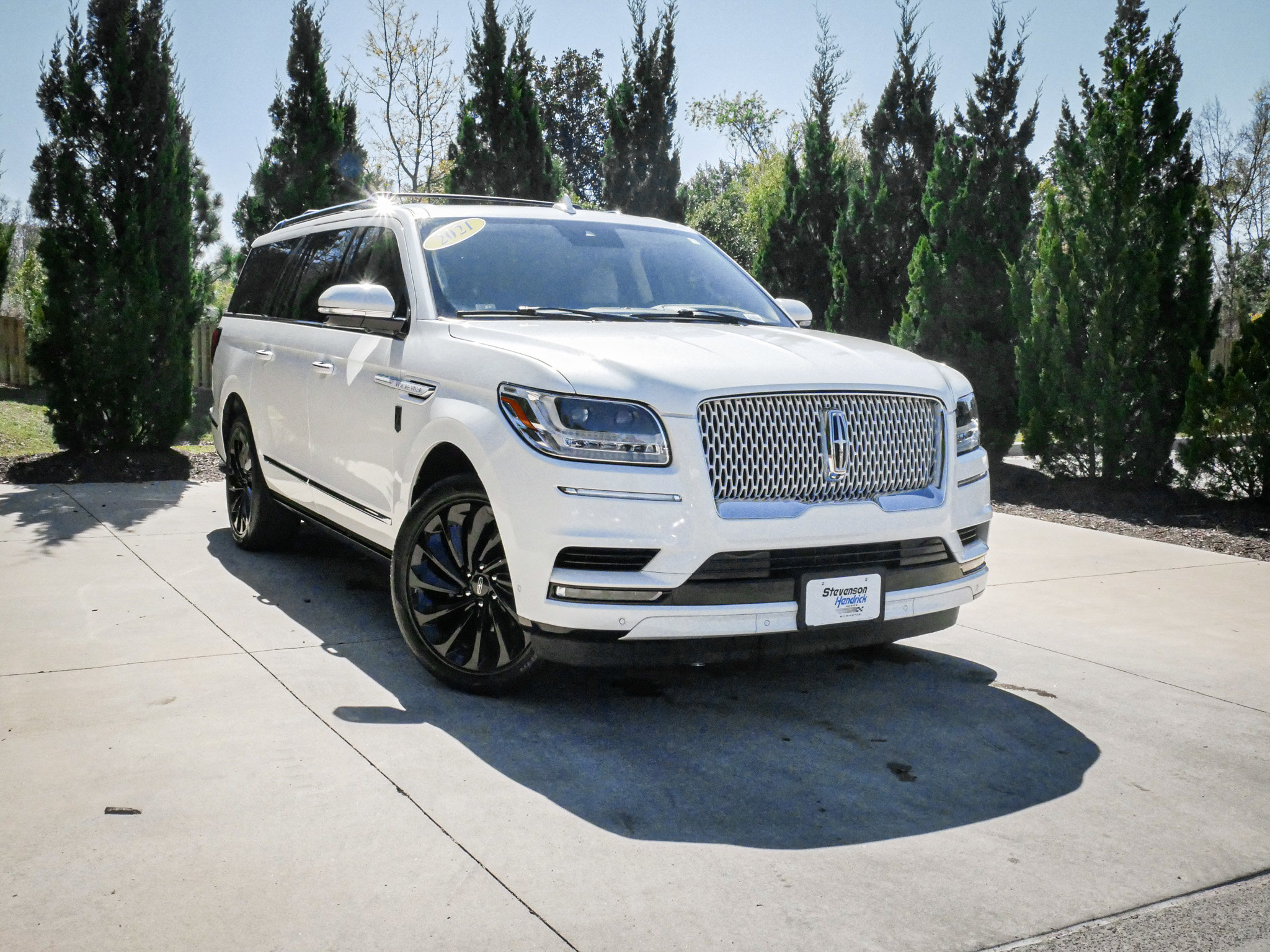 Used 2021 Lincoln Navigator L Reserve image 2