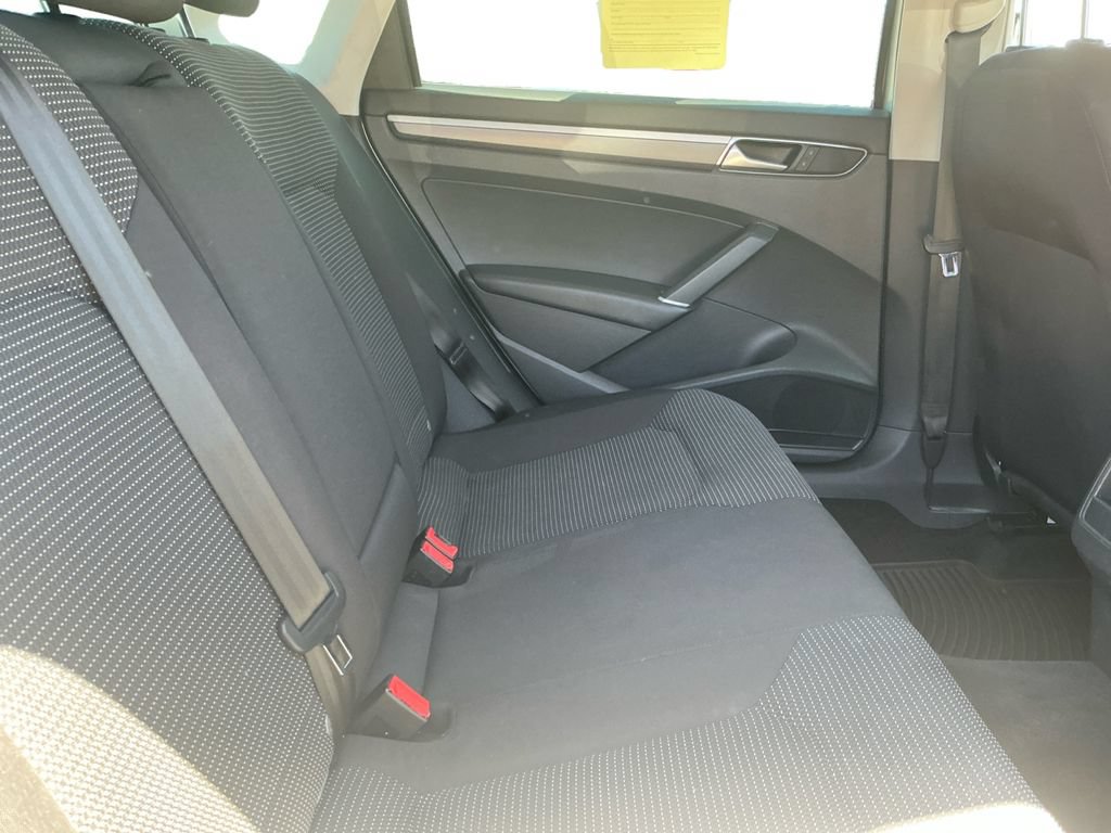 Used 2016 Volkswagen Passat 1.8T R-Line FWD image 18