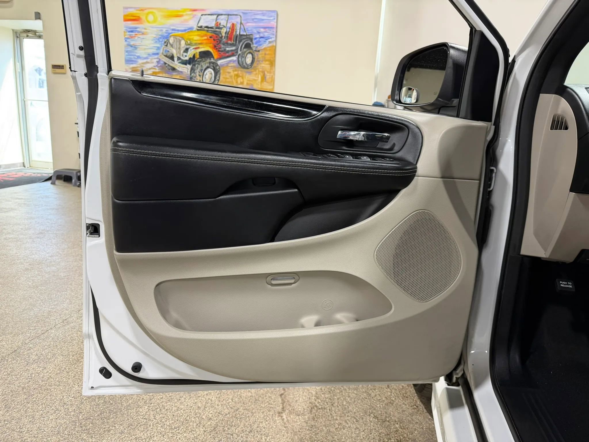 Used 2019 Dodge Grand Caravan SXT FWD image 36