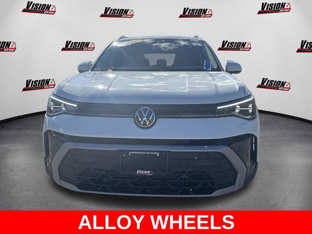 Used 2026 Volkswagen Taos SE AWD/4WD image 2