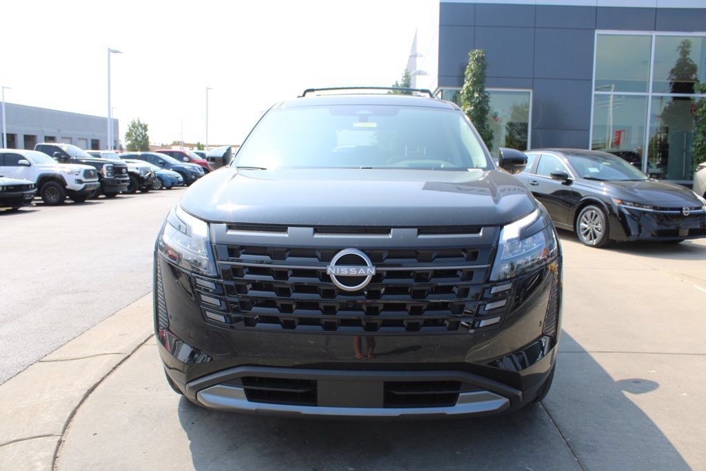 New 2026 Nissan Pathfinder Platinum w/ Cargo Package AWD/4WD image 2