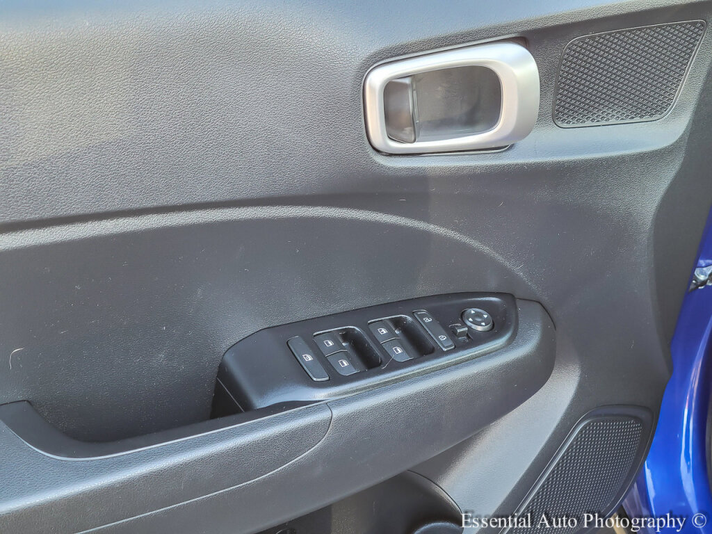 Used 2021 Hyundai Venue SE image 15