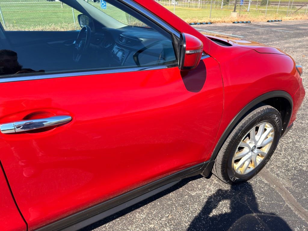 Used 2017 Nissan Rogue SV AWD/4WD image 8