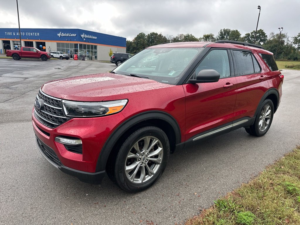 Used 2023 Ford Explorer XLT w/ Equipment Group 202A AWD/4WD image 3