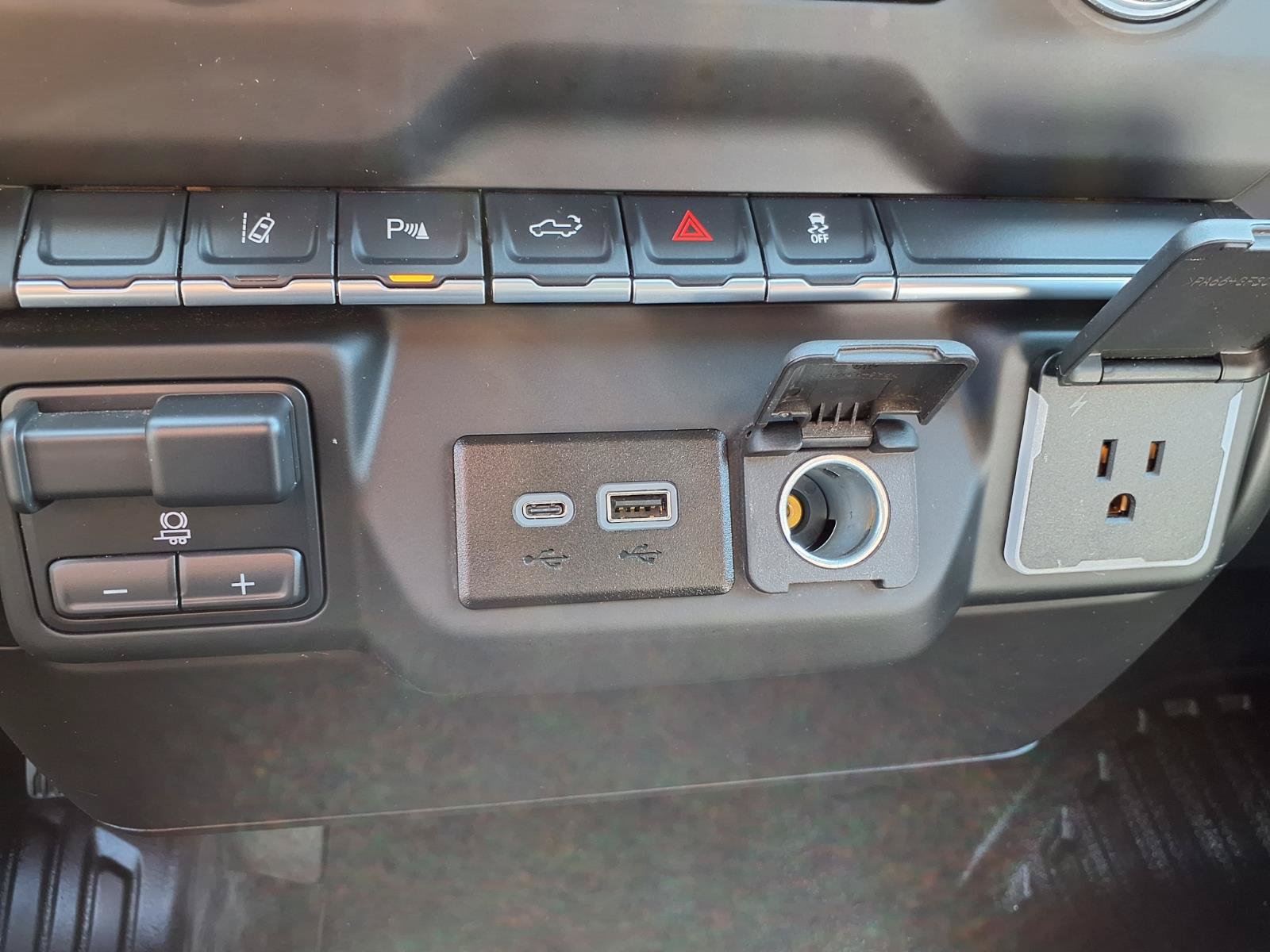 Used 2025 GMC Sierra 2500 Pro w/ 1SA Pro Safety Plus Package AWD/4WD image 8