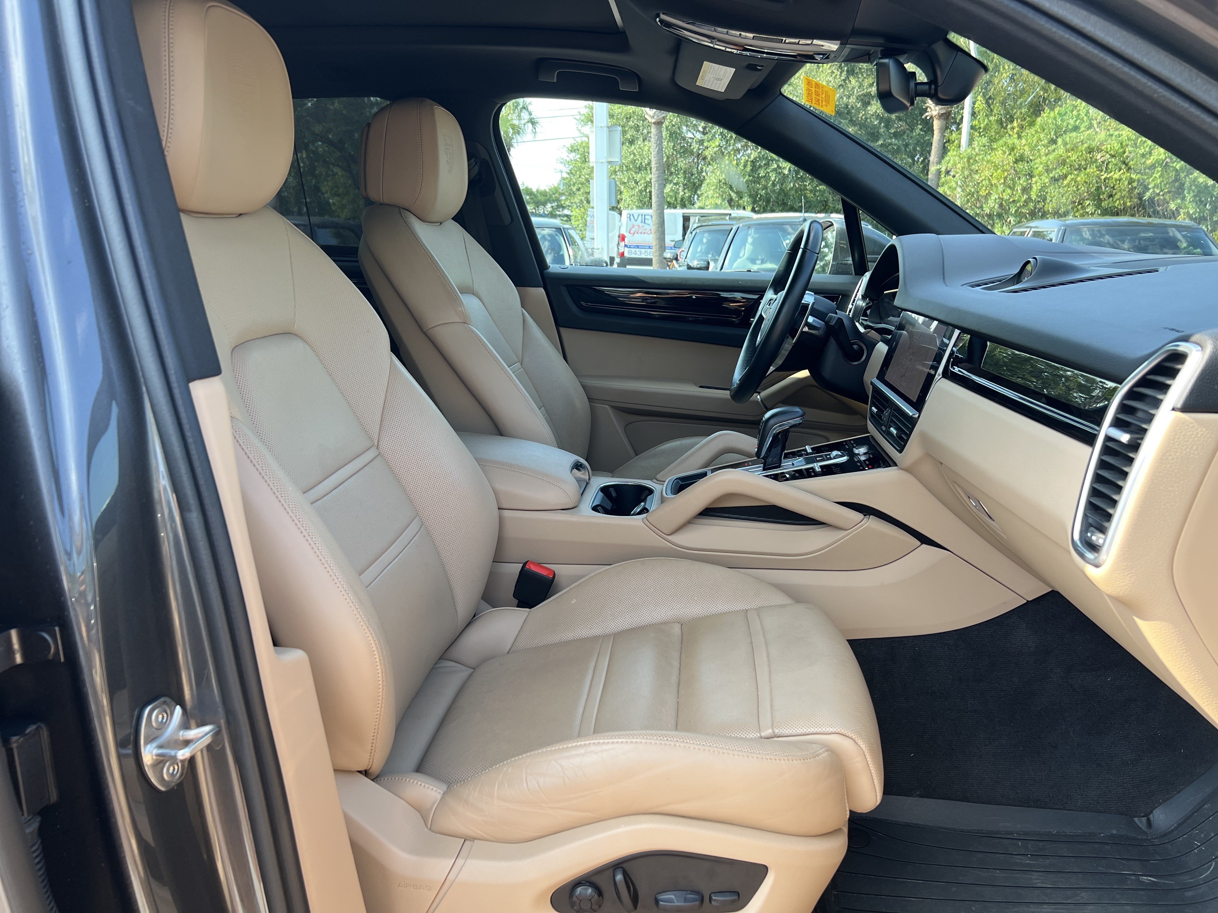 Used 2022 Porsche Cayenne AWD/4WD image 33