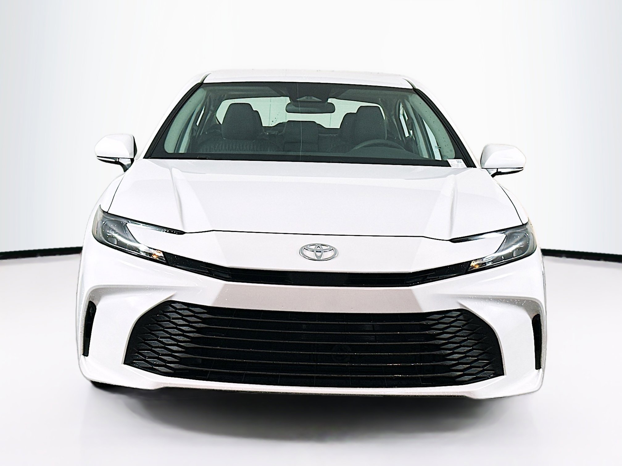 Used 2025 Toyota Camry LE image 2