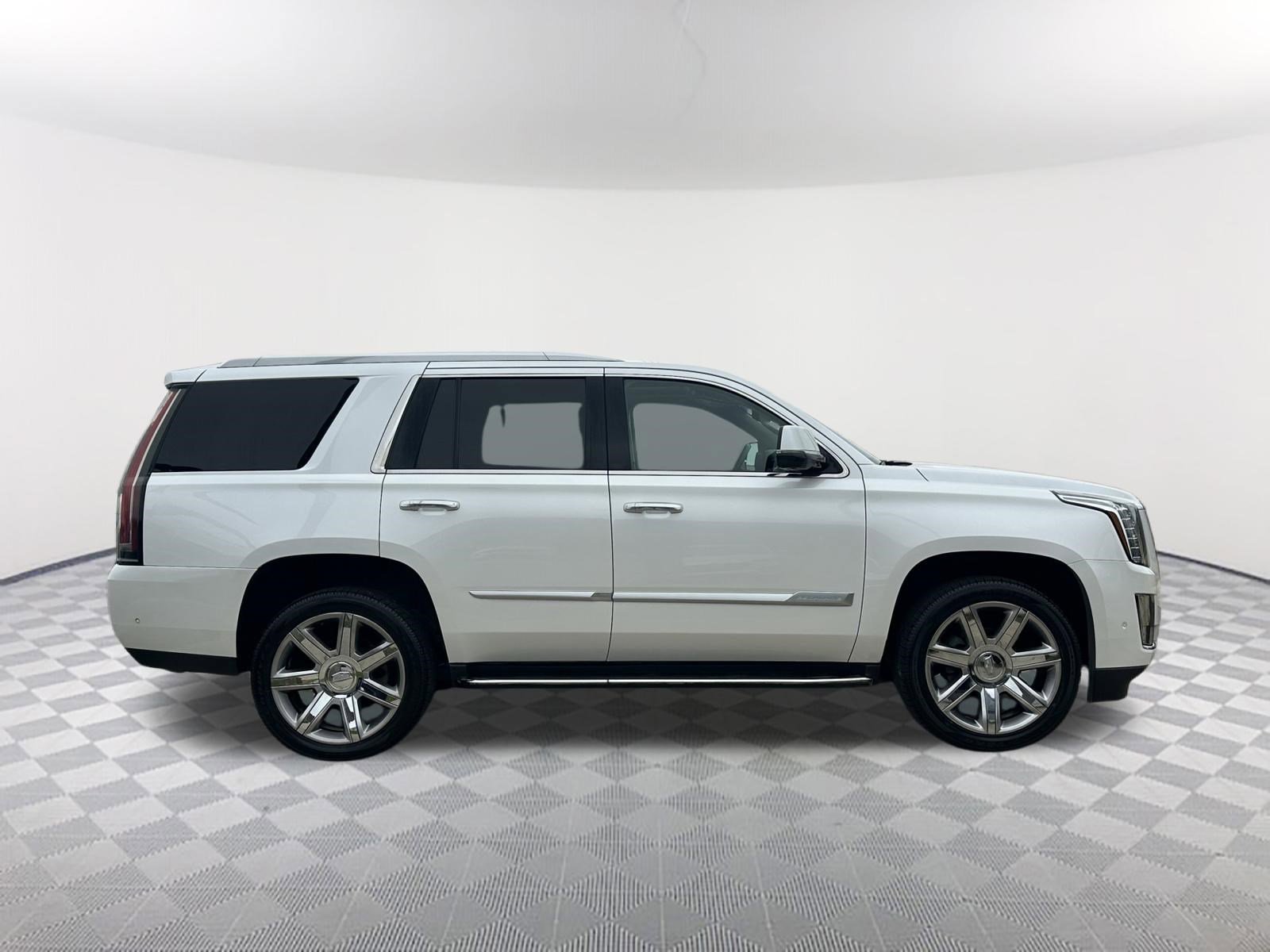 Used 2019 Cadillac Escalade Luxury image 6