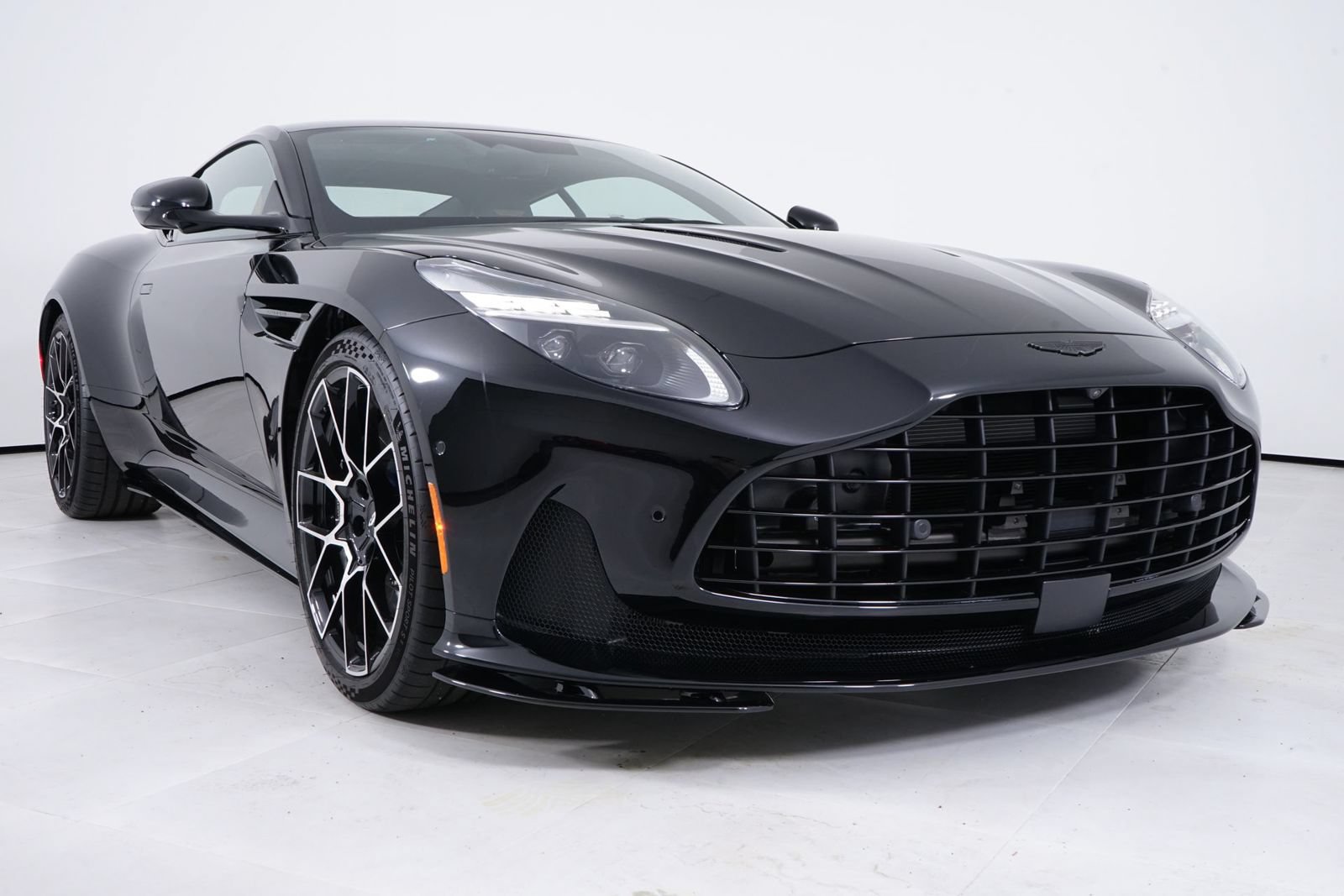 Used 2026 Aston Martin DB12 Coupe RWD image 18