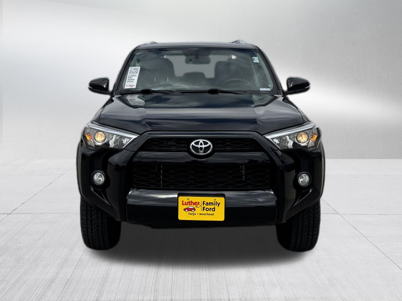 Used 2018 Toyota 4Runner SR5 Premium AWD/4WD image 2