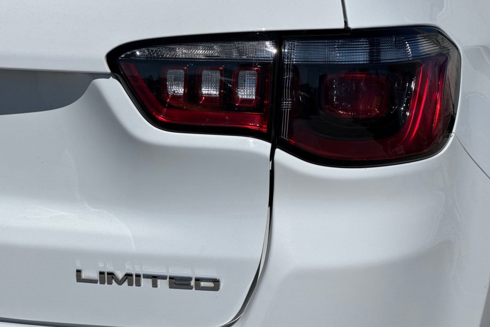 Used 2025 Jeep Compass Limited image 12