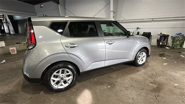 Used 2023 Kia Soul LX w/ LX Technology Package image 5