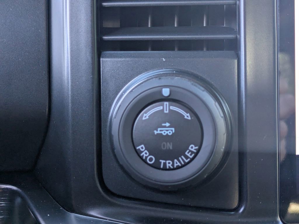 New 2026 Ford F250 Lariat w/ Black Appearance Package image 27