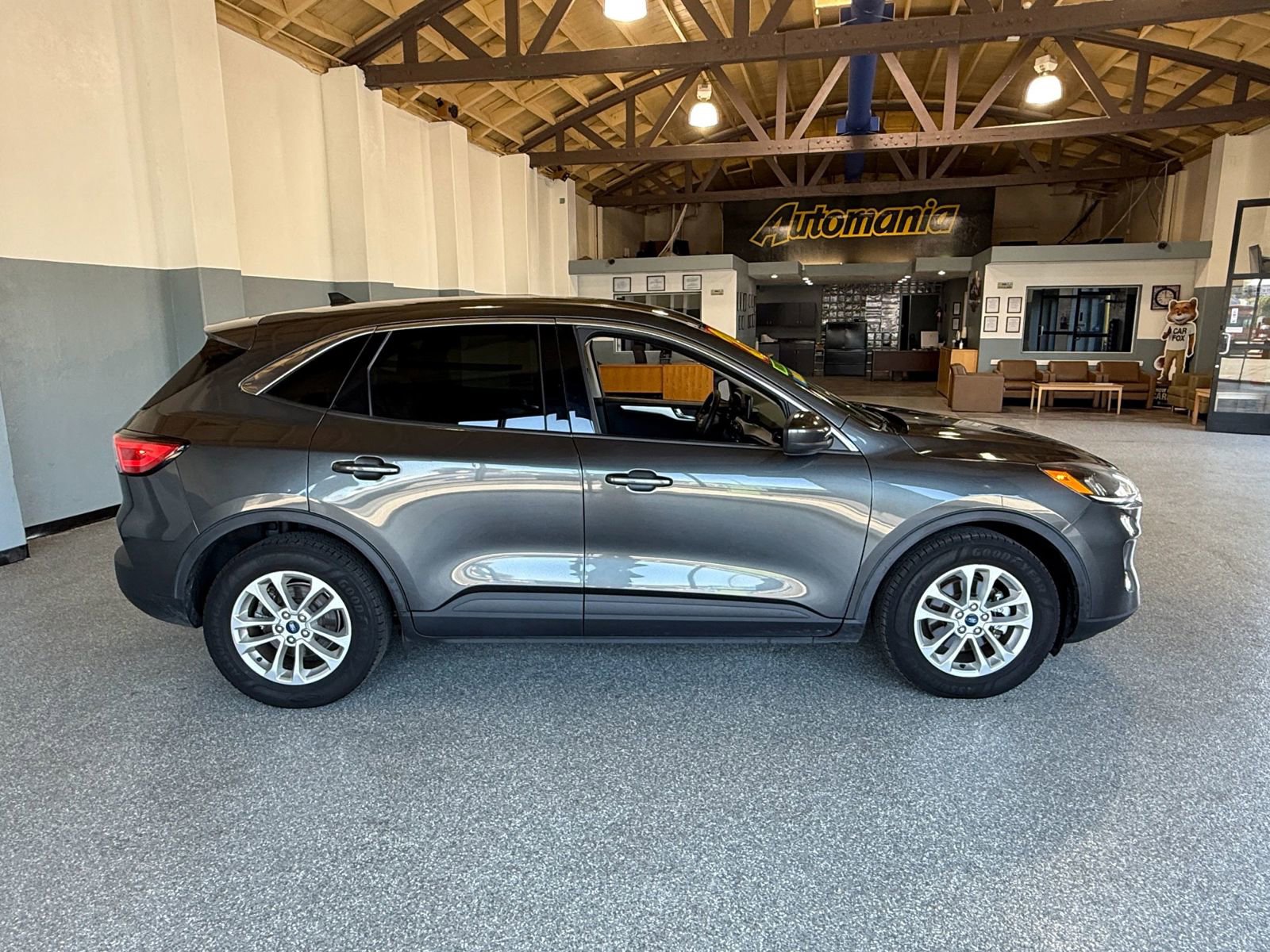 Used 2020 Ford Escape SE image 8