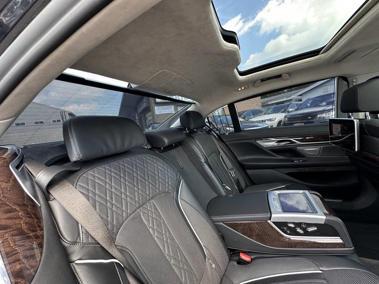Used 2020 BMW M760i xDrive image 27