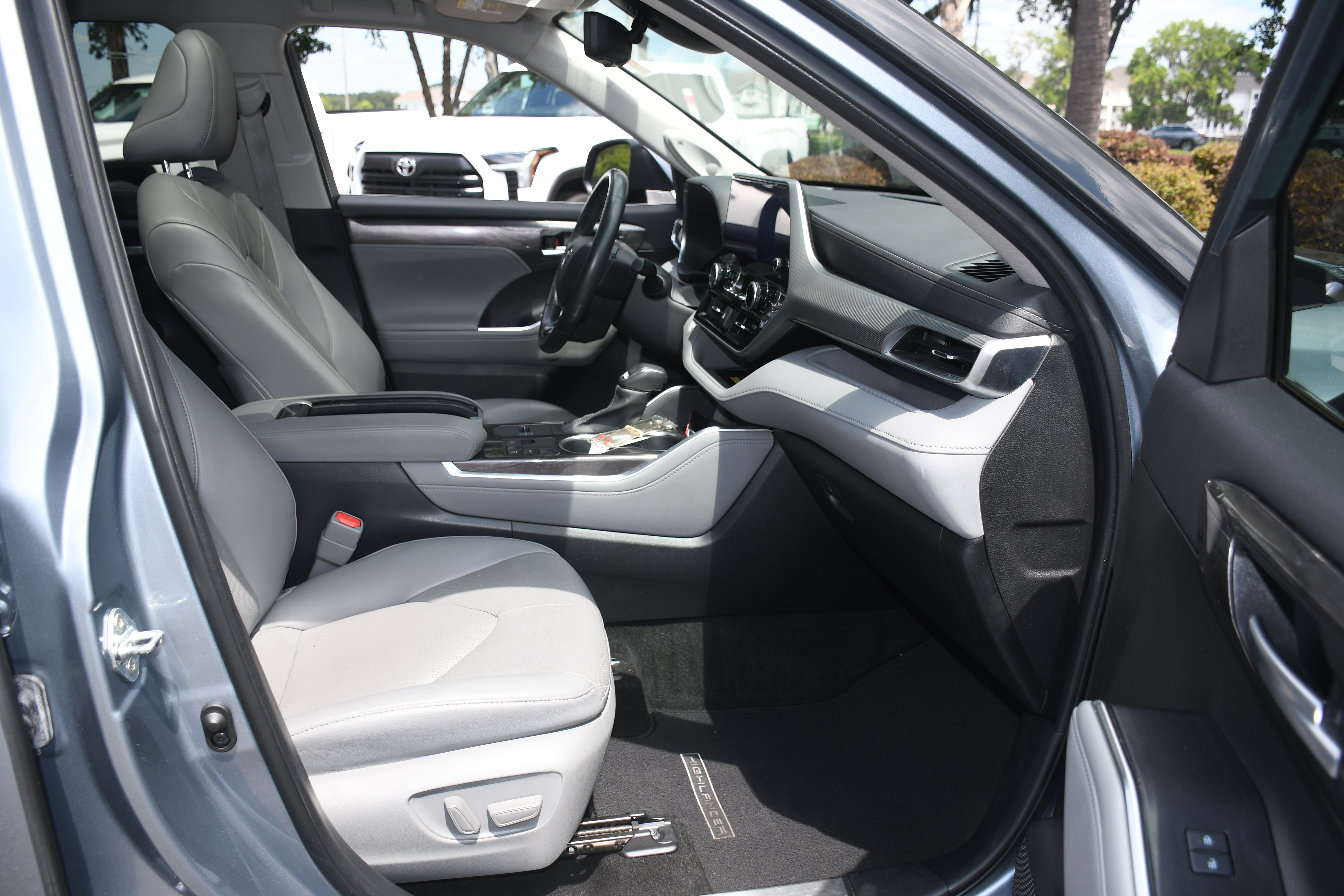 Used 2023 Toyota Highlander Platinum FWD image 23