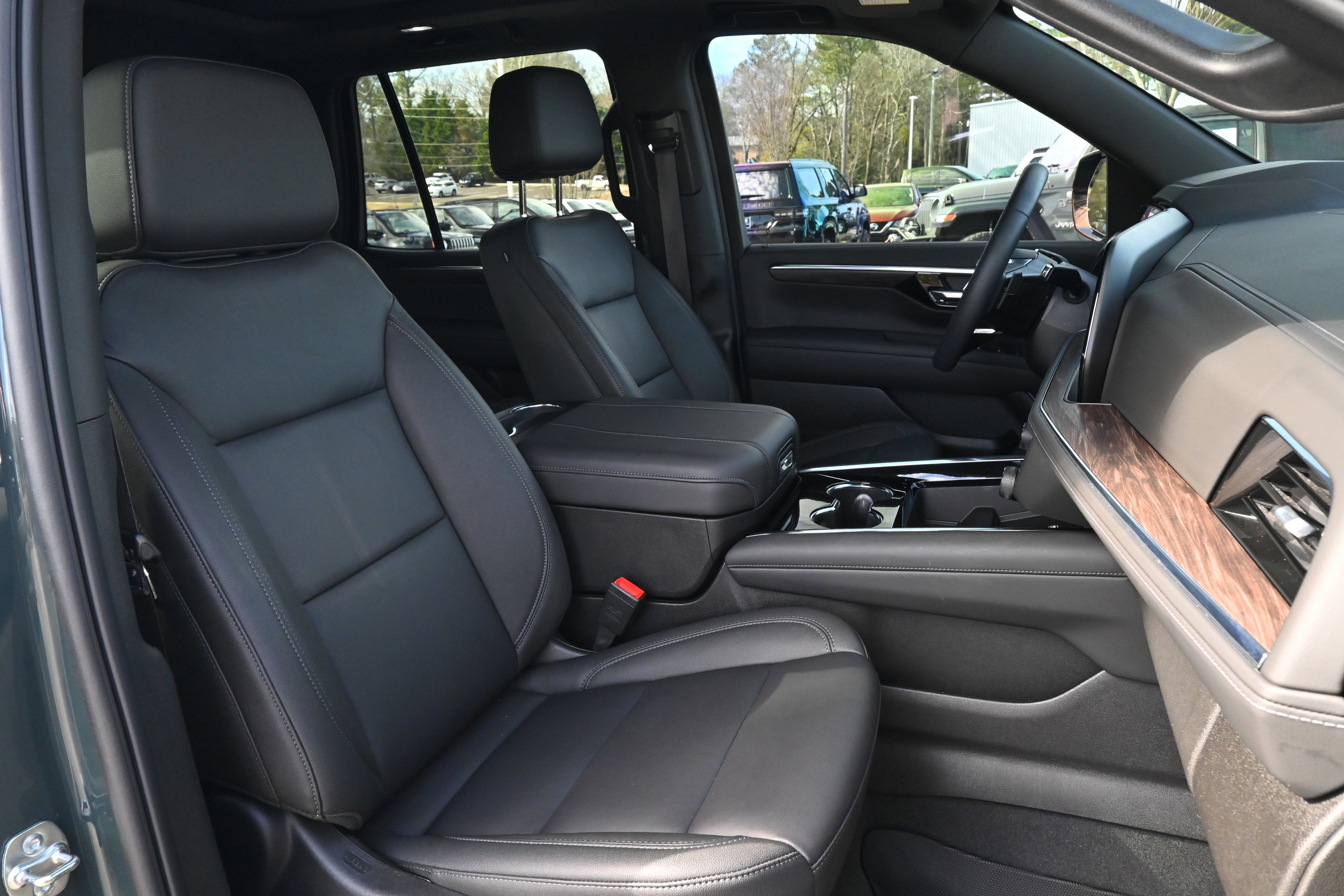 Used 2025 Chevrolet Tahoe Z71 w/ Z71 Off-Road Package image 20