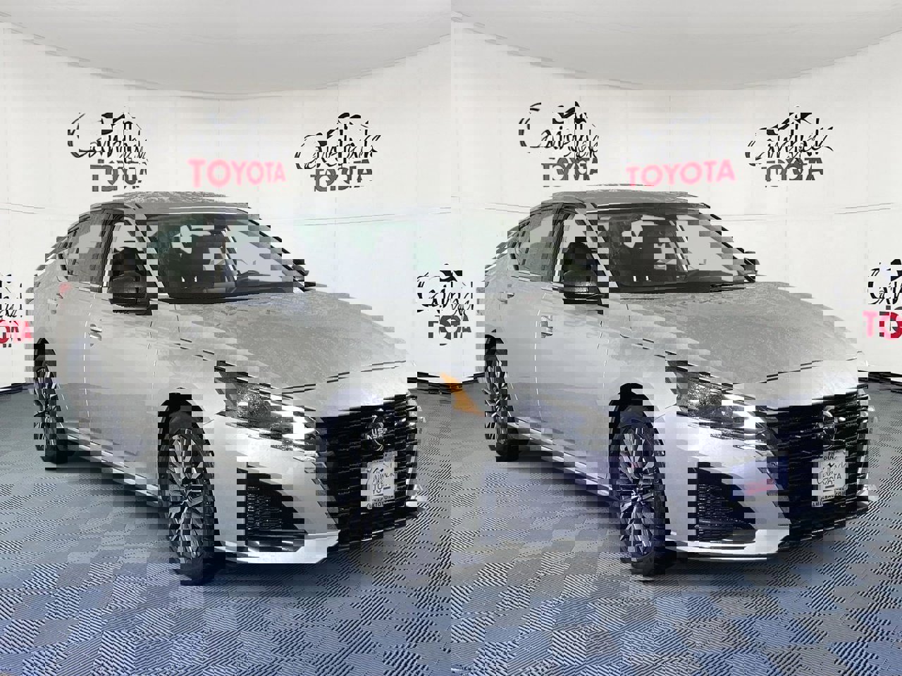 Used 2024 Nissan Altima 2.5 SV image 3