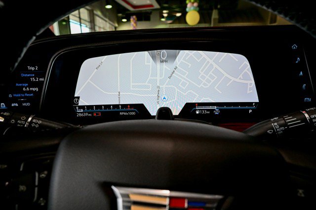 Used 2023 Cadillac Escalade ESV Premium Luxury image 32