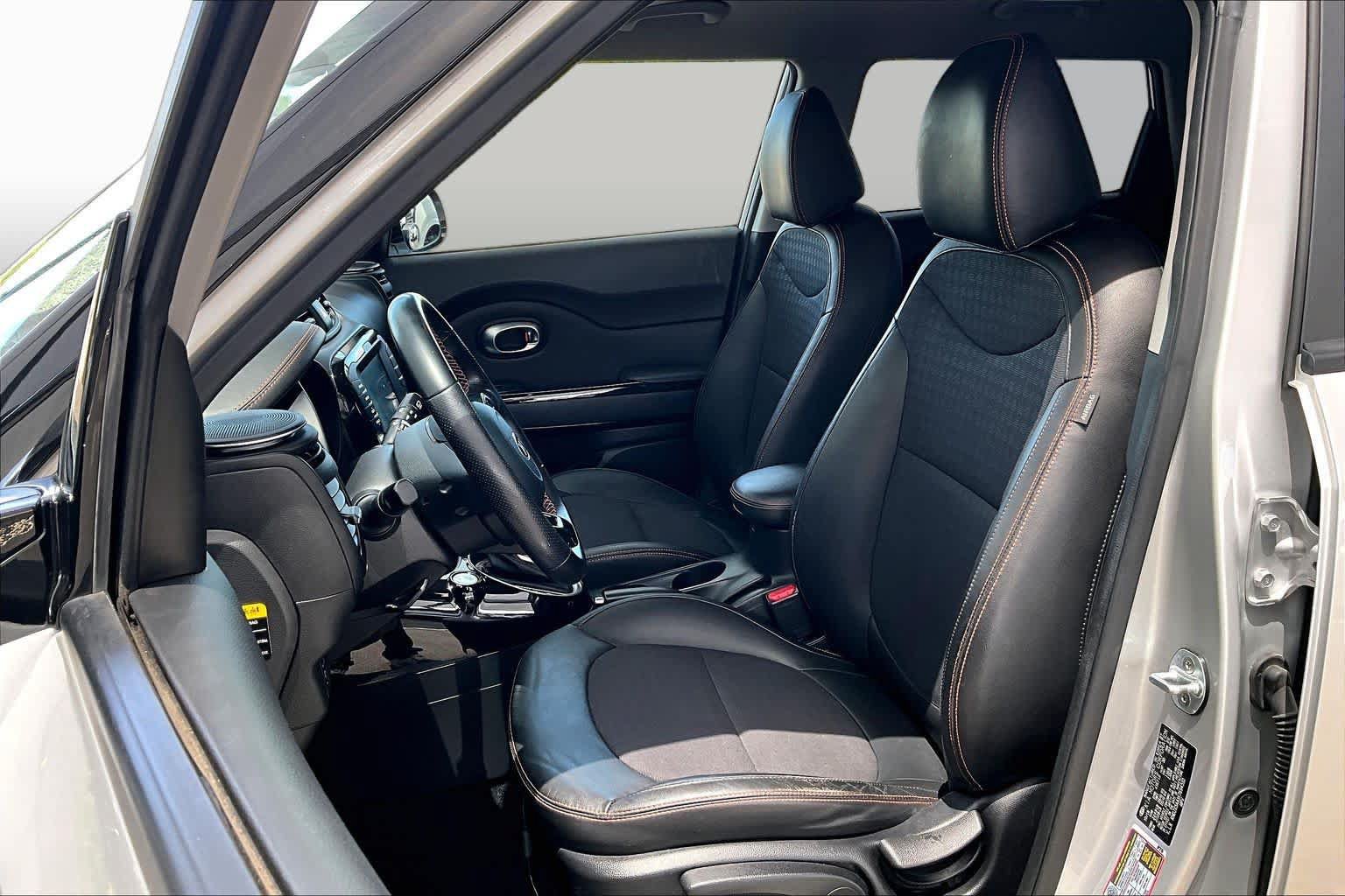 Used 2019 Kia Soul ! FWD image 8