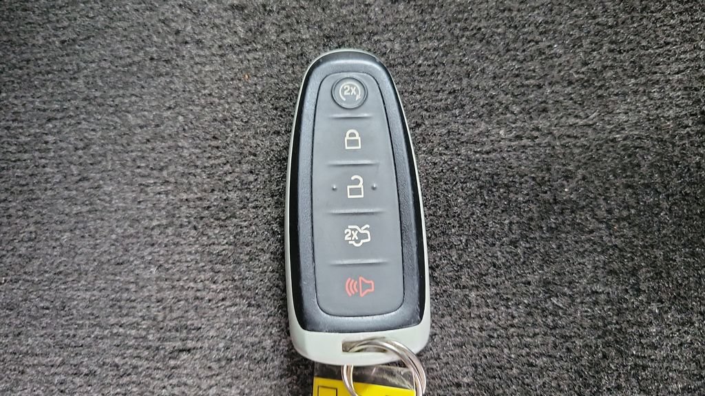Used 2015 Ford C-MAX Energi SEL w/ Equipment Group 302A FWD image 28