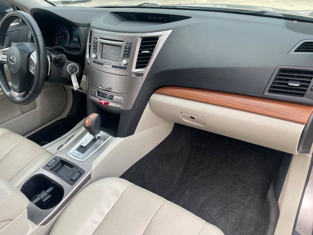 Used 2014 Subaru Outback 3.6R Limited w/ Moonroof Package AWD/4WD image 30