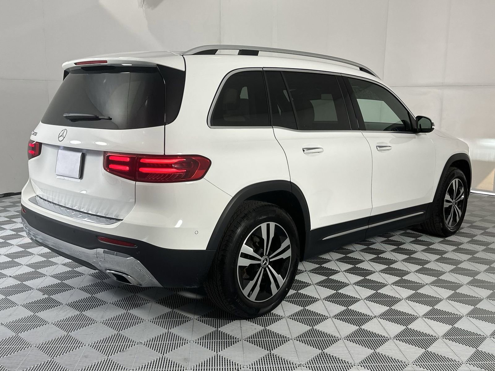 Used 2025 Mercedes-Benz GLB 250 image 8