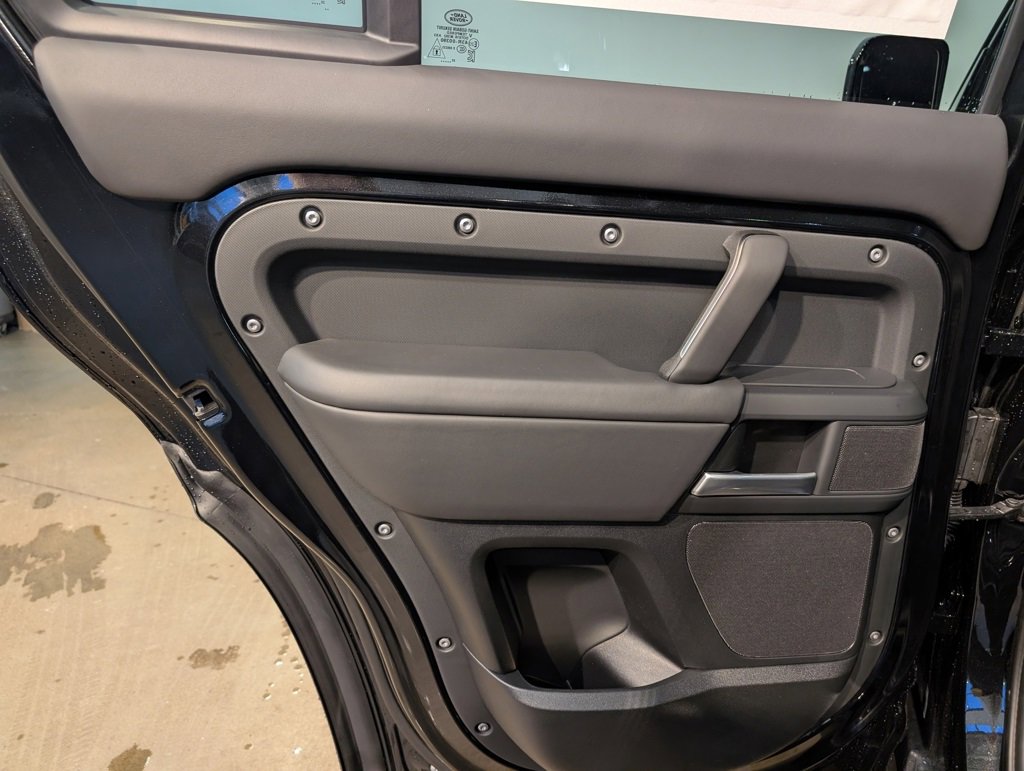 New 2026 Land Rover Defender 130 X-Dynamic SE image 22