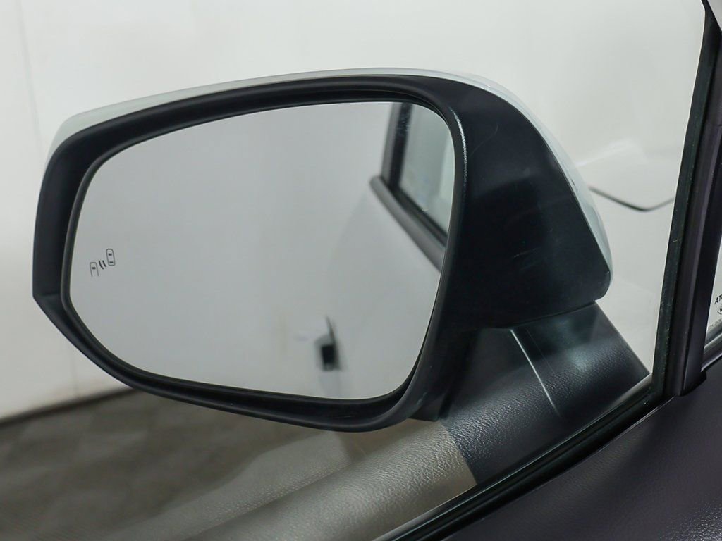 Used 2025 Toyota RAV4 XLE AWD/4WD image 33