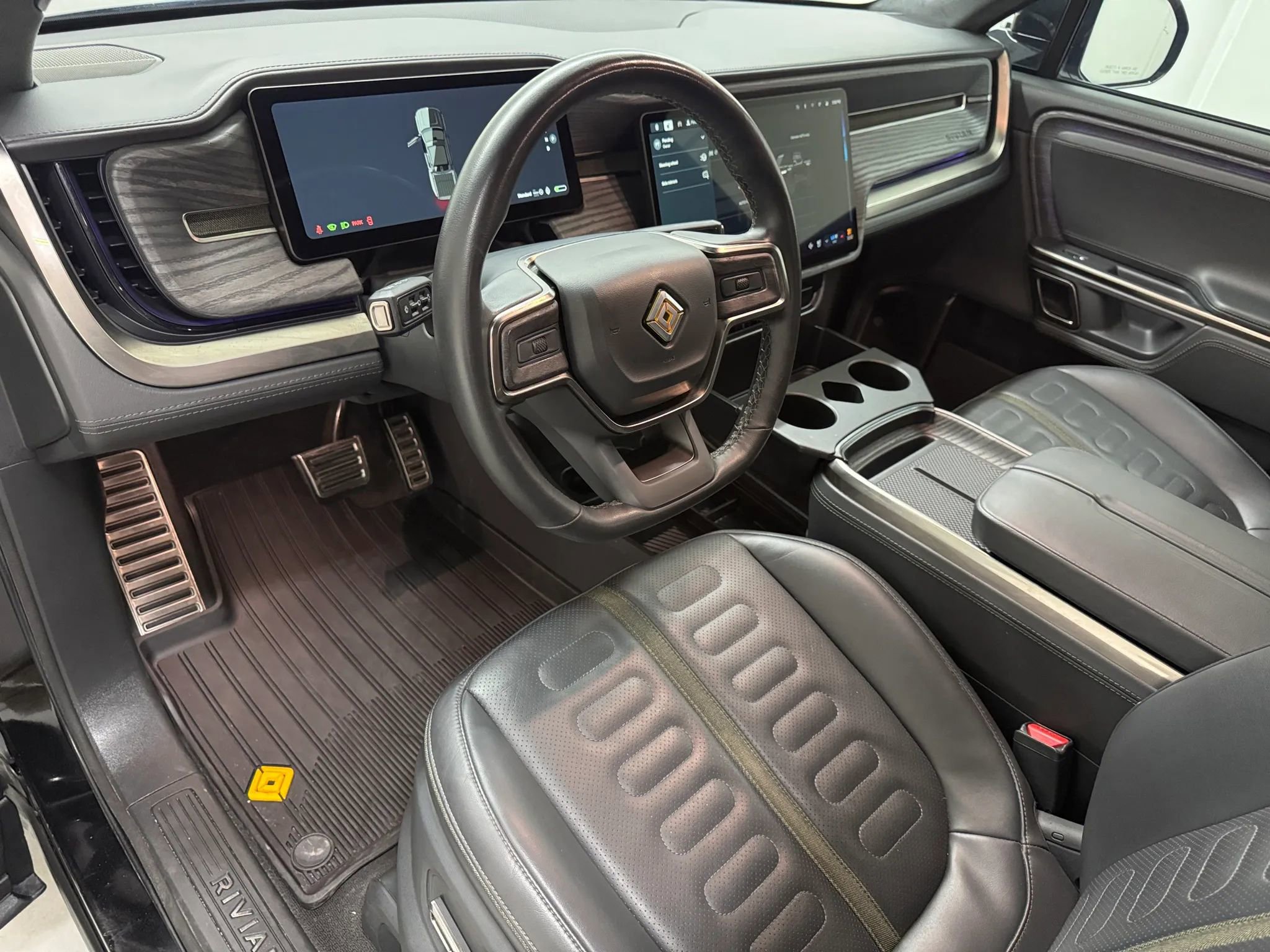 Used 2023 Rivian R1T Adventure image 8