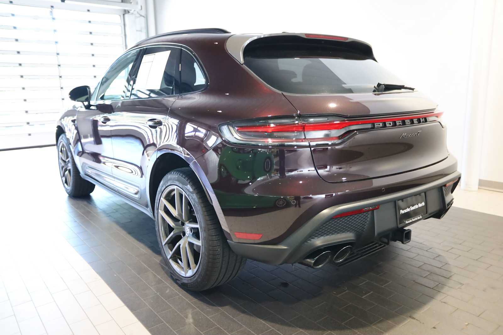 Used 2025 Porsche Macan Turbo AWD/4WD image 3