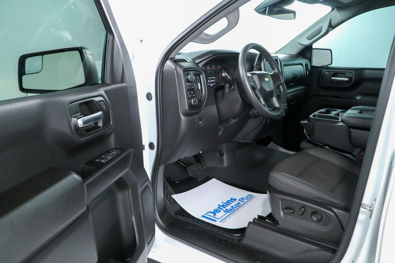 Used 2024 Chevrolet Silverado 1500 Custom AWD/4WD image 3