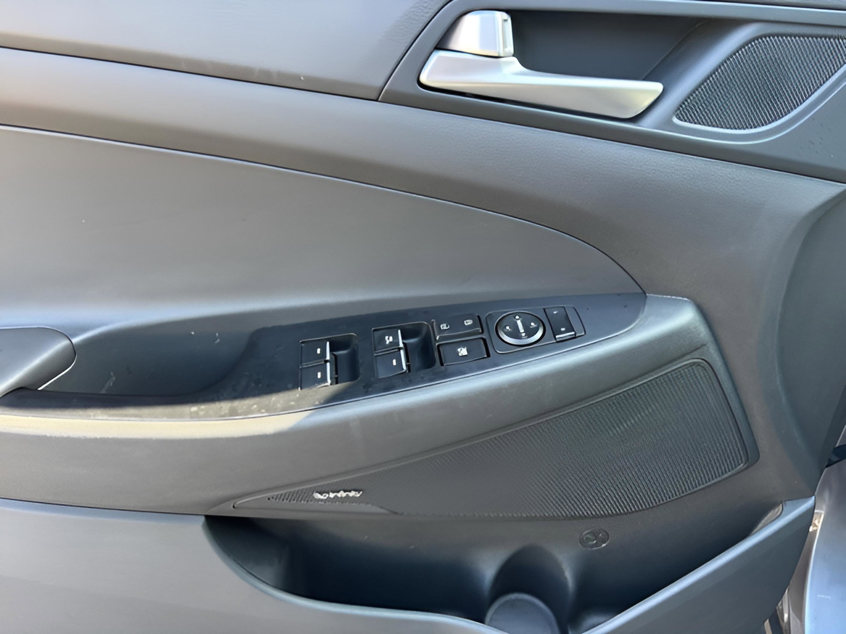 Used 2021 Hyundai Tucson Ultimate w/ Cargo Package image 16