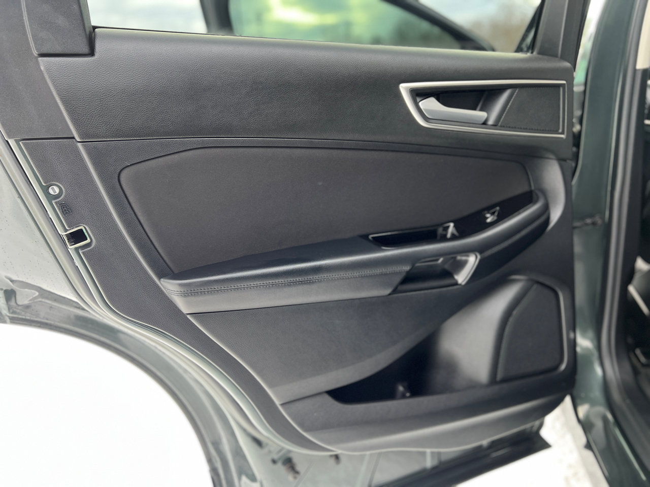 Used 2015 Ford Edge SEL image 36