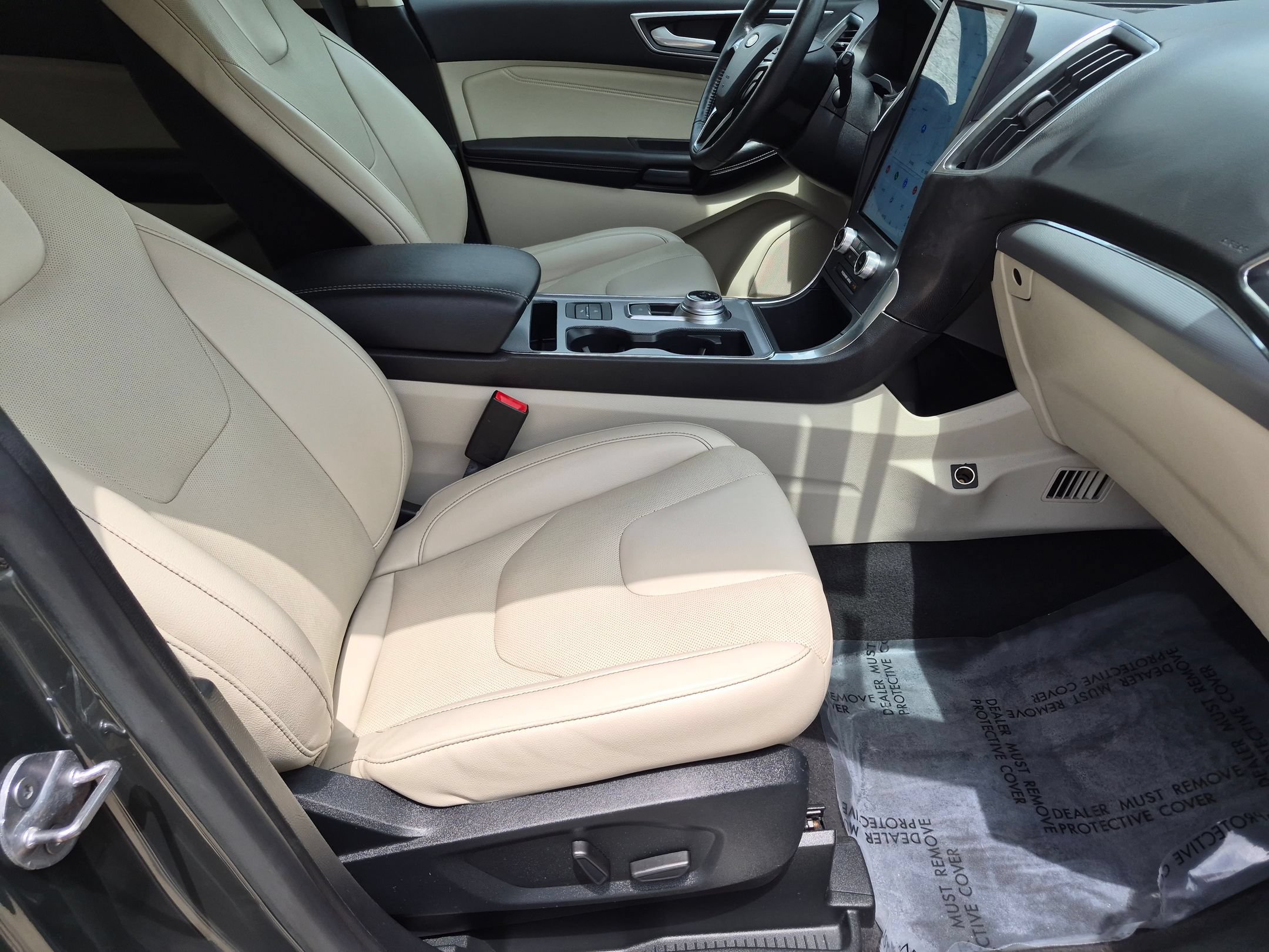Used 2022 Ford Edge Titanium w/ Equipment Group 301A AWD/4WD image 30