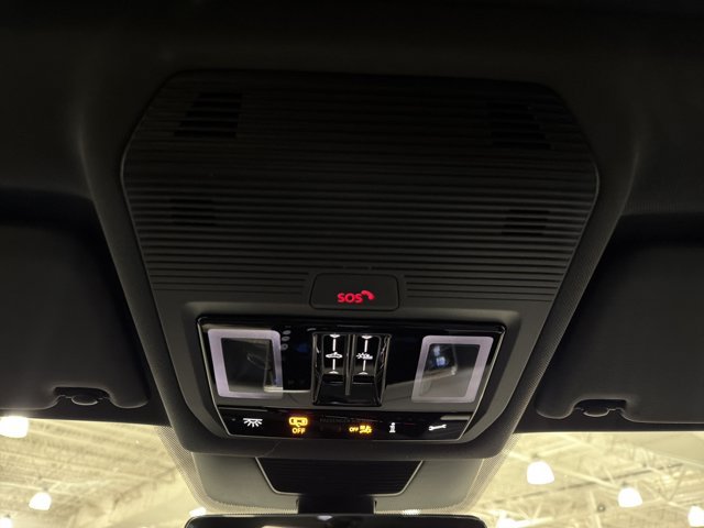 New 2026 Volkswagen Tiguan SE R-Line AWD/4WD image 35