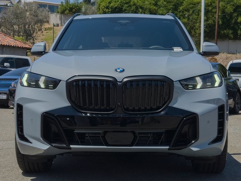 New 2026 BMW X5 xDrive40i w/ M Sport Package AWD/4WD image 2