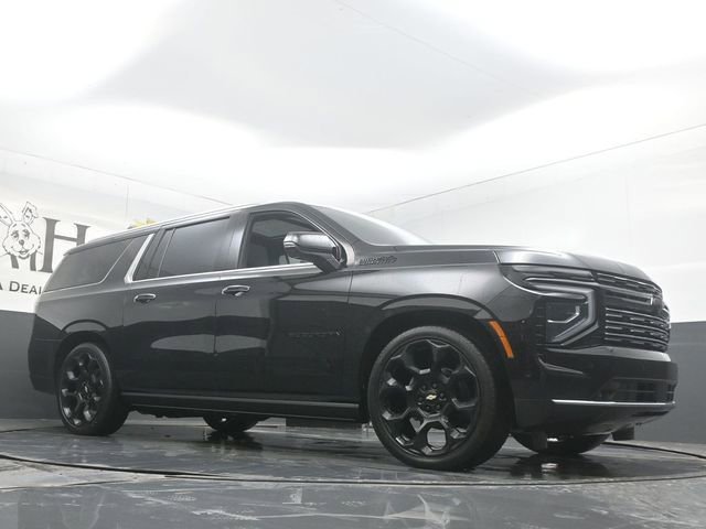 New 2025 Chevrolet Suburban High Country image 2