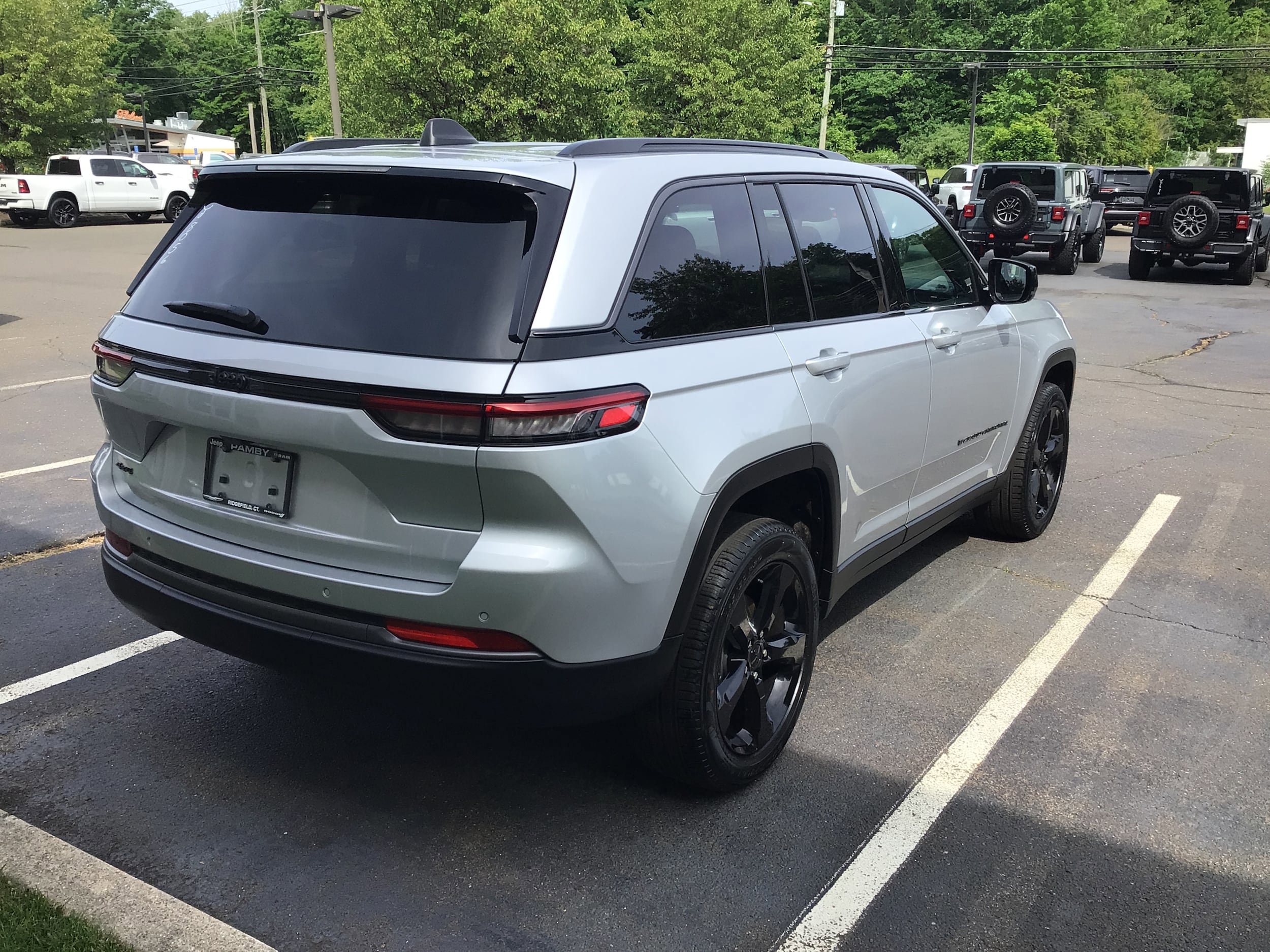 New 2026 Jeep Grand Cherokee Limited w/ Limited Altitude Package AWD/4WD image 7