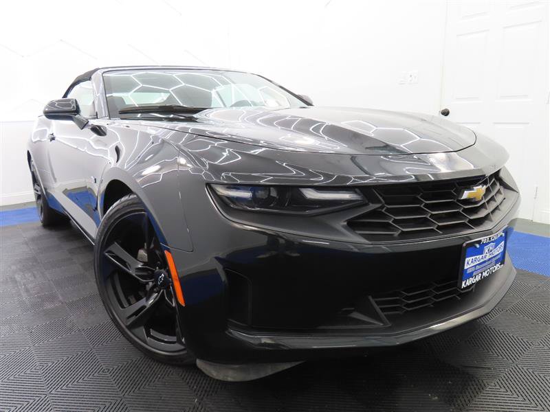 Used 2023 Chevrolet Camaro LT RWD image 2
