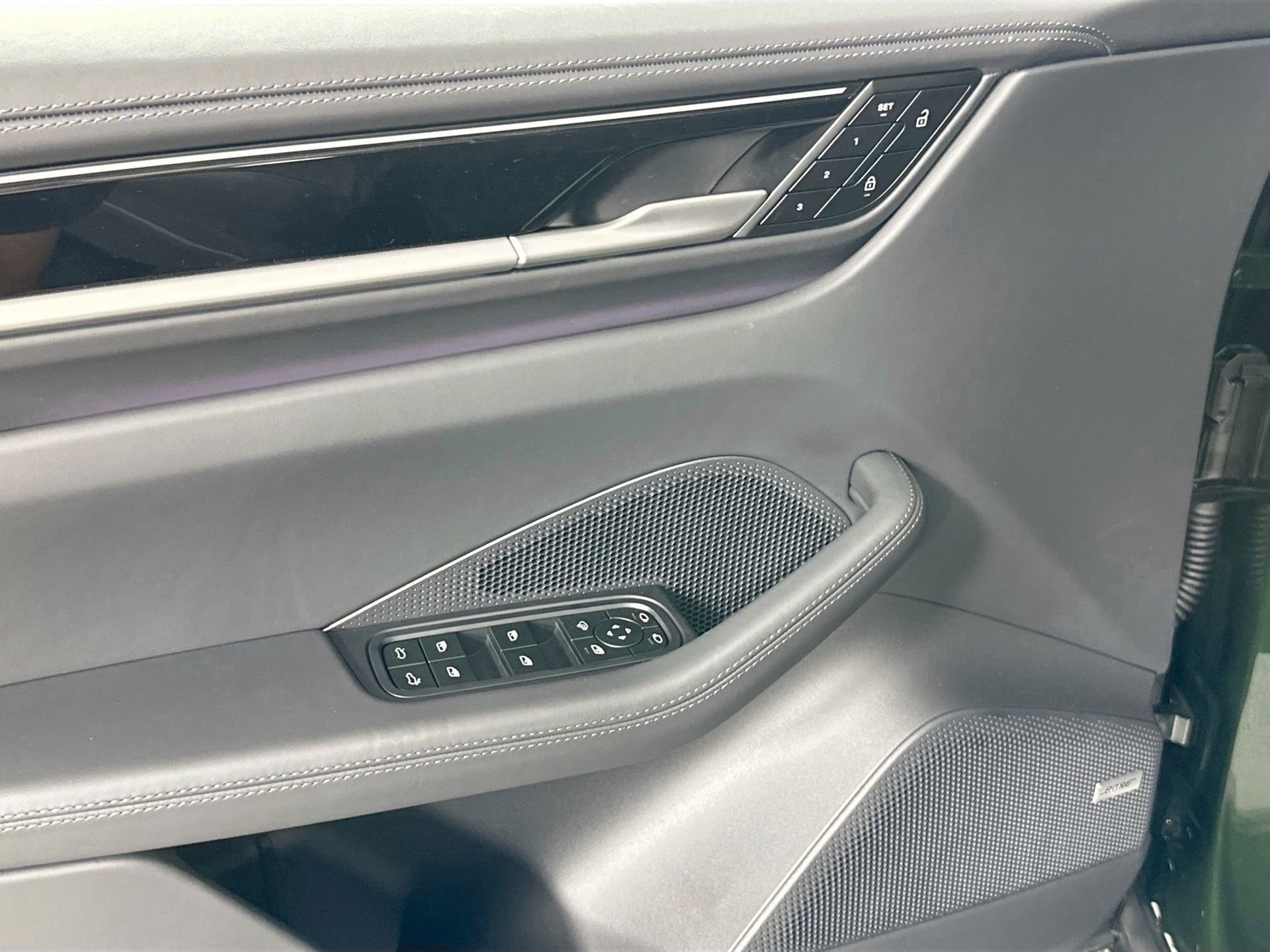 Certified 2025 Porsche Macan Electric image 31