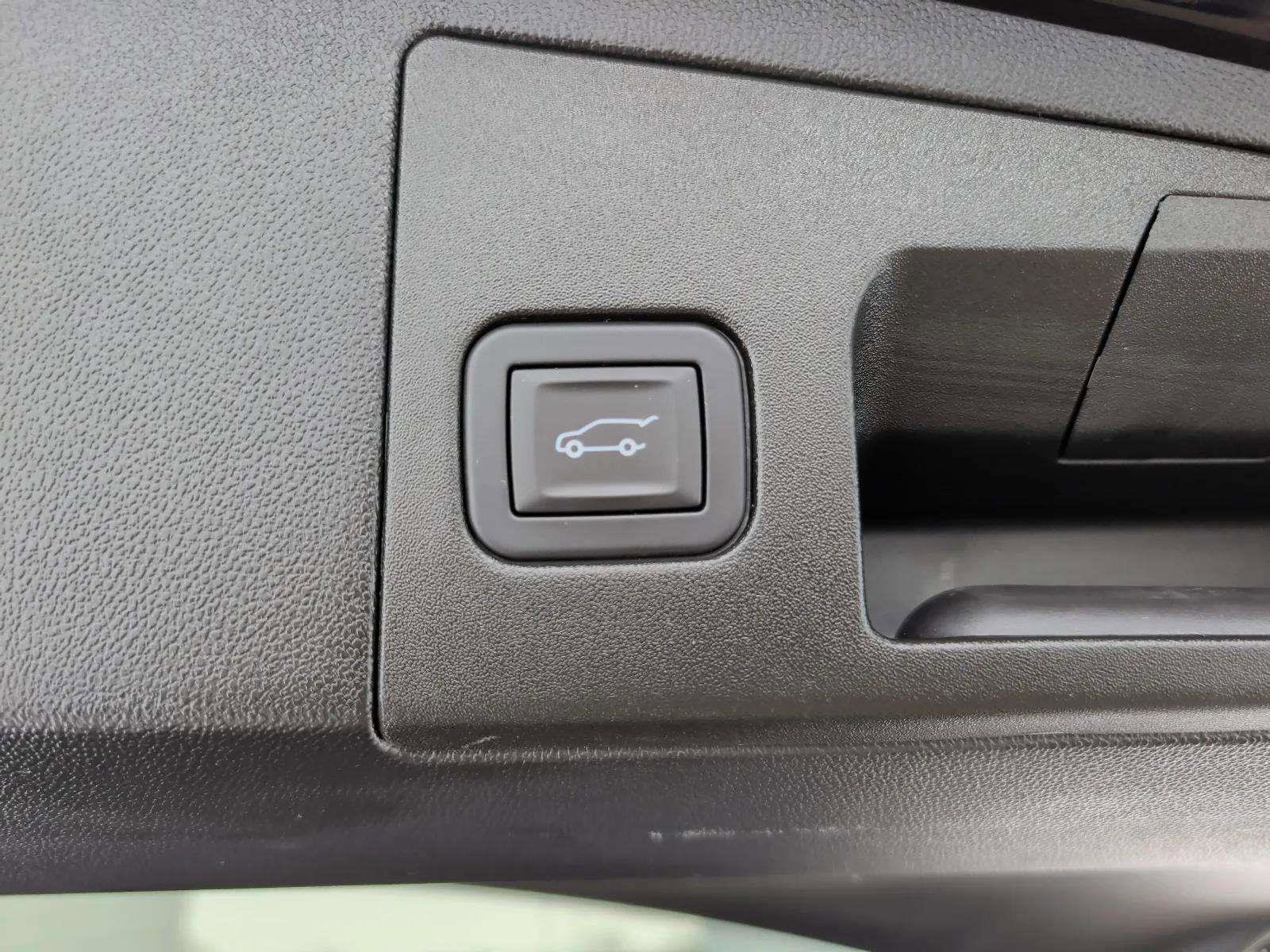 Used 2025 Cadillac XT5 Premium Luxury image 18