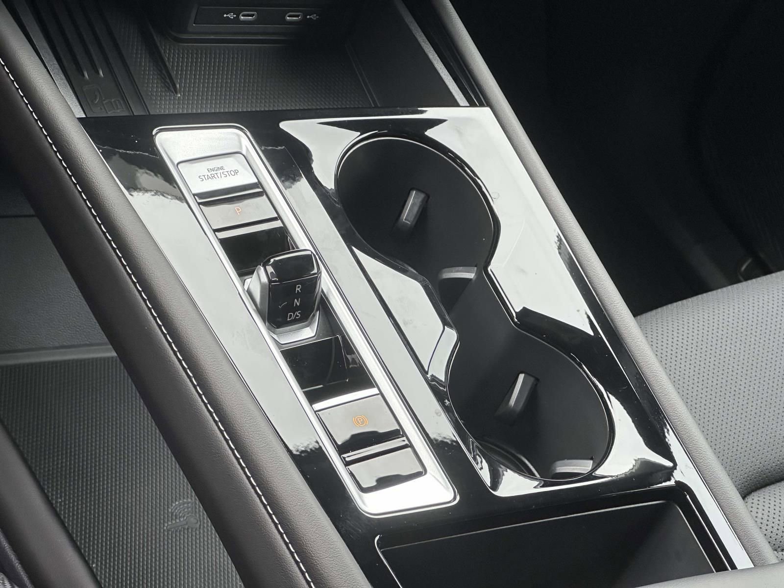 Certified 2025 Volkswagen Atlas Cross Sport SE w/ Black Wheel Package image 20